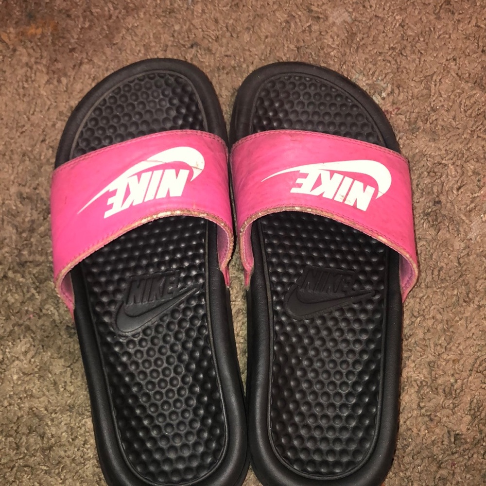 nike slides pink and black